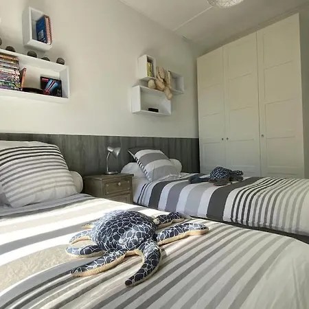 La Baie Latitude, Proche Avec Jardin Holiday home *